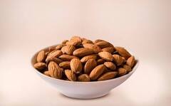 रोज़ खाएंगे रात भर भीगे एक मुट्ठी बादाम तो रहेंगे फिट एंड फाइन, मिलेंगे ढेर सारे फायदे