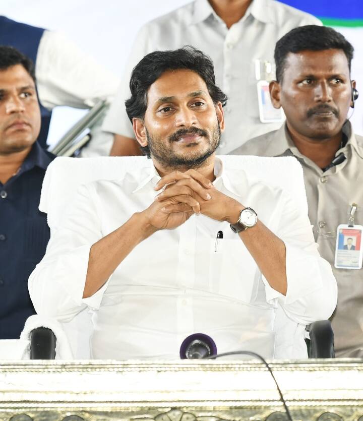 ఏపీ ప్రభుత్వం ప్రతిష్టాత్మకంగా నిర్వహించిన ఆడుదాం ఆంధ్ర టోర్నమెంట్ విజయవంతంగా ముగిసింది.