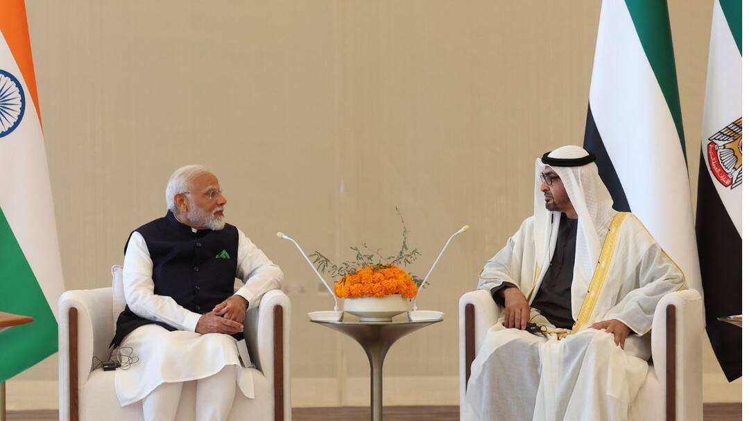 pm modi uae visit india and uae signs eight mous including electricity and digital payments पंतप्रधान नरेंद्र मोदी यूएईच्या दौऱ्यावर, भारत आणि UAE मध्ये डिटिजल पेमेंटसह आठ करार