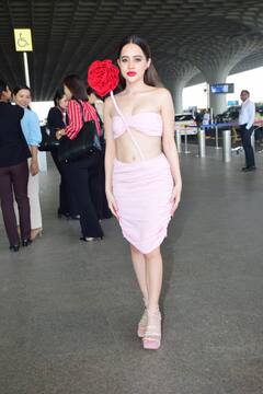 Valentine Day पर Uorfi Javed का 'रोमांटिक स्टाइल', बदन पर गुलाब लगाए एयरपोर्ट पहुंचीं एक्ट्रेस ने दिए ऐसे पोज