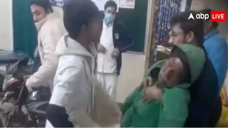 man-recreates-scene-of-3-idiots-movie-took-his-grandfather-to-the-hospital-on-bike-video-goes-viral Hospital Viral Video: ફિલ્મી સ્ટાઈલમાં દાદાને લઈને હોસ્પિટલમાં પહોંચ્યો પૌત્ર, ઈમરજન્સી વોર્ડમાં ઘૂસાડી બાઈક, જુઓ વીડીયો