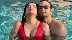 Valentine Day 2024: वैलेंटाइन डे पर रेड बिकनी पहन पति विक्रांत के साथ पूल में कोजी हुईं मोनालिसा, कपल ने शेयर की रोमांटिक तस्वीरें
