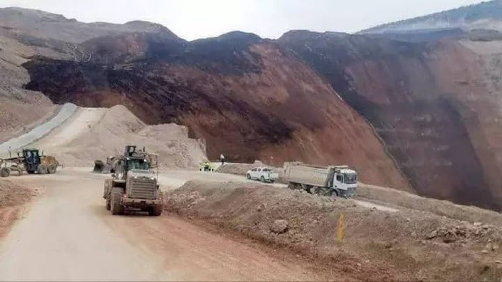 9 gold mine workers are missing in Turkey after a landslide that carries environmental risks at  Copler mine Gold Mine Landslide: தங்கச் சுரங்கத்தில் நிலச்சரிவு.. உயிருடன் புதைந்த 9 தொழிலாளர்கள்: தற்போது நிலை என்ன?