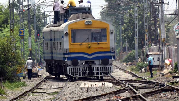 Delhi to Greater Noida 61 km Railway Track to be Planned by North Central Railways Delhi News: आसान होगा दिल्ली से ग्रेटर नोएडा का सफर, रेलवे का ये है प्लान