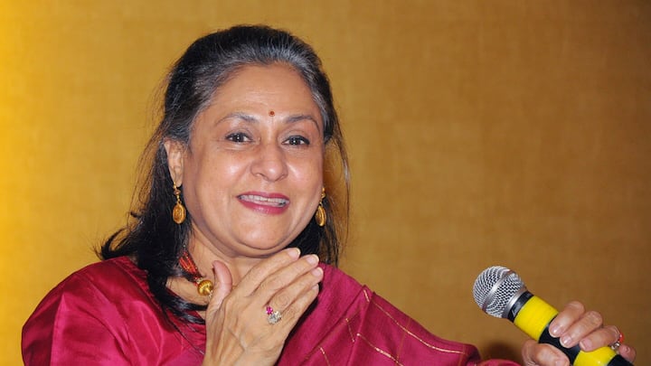 Jaya Bachchan Assets: चुनावी हलफनामे के मुताबिक, जया बच्चन की कुल संपत्ति 1 करोड़ 63 लाख 56 हजार 190 रुपये है. अगर अमिताभ बच्चन की संपत्ति की बात करें तो ये 2 अरब 73 करोड़ 74 लाख 96 हजार 590 है.