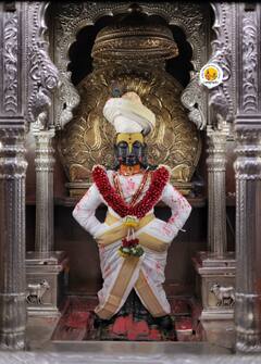 Pandharpur : विठ्ठल रुक्मिणी विवाह सोहळा निमित्त, मंदिरात फुलांची आरास!