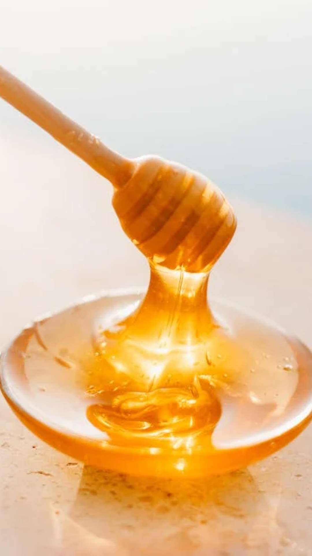 Honey For Dark Circles: डोळ्यांखाली मोठमोठे डार्क सर्कल्स आलेत? मधासोबत 'हे' 3 पदार्थ एकत्र करा अन् जादू पाहा!