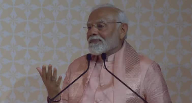 ‘रामलला अपने भवन में विराजे,’ अबू धाबी में पीएम मोदी ने याद किया अयोध्या का राम मंदिर, जानें क्यों बोले- हां मैं हूं पुजारी ‘रामलला अपने भवन में विराजे,’ अबू धाबी में पीएम मोदी ने याद किया अयोध्या का राम मंदिर, जानें क्यों बोले- हां मैं हूं पुजारी