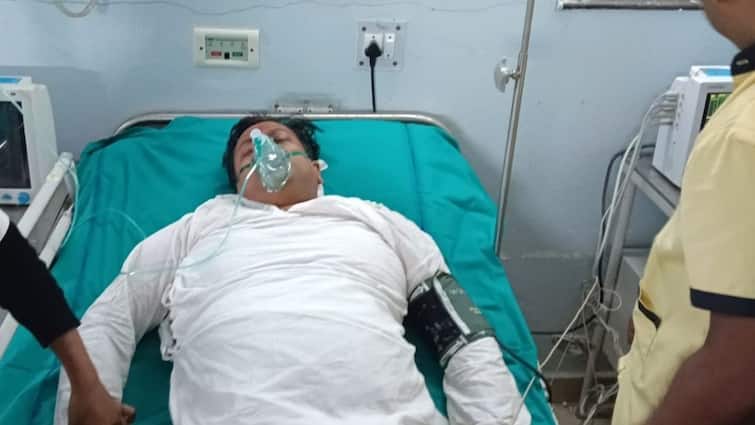West Bengal BJP president Sukanta Majumdar injured in Police lathi taken to Basirhat hospital sandeshkhali  पुलिस के लाठीचार्ज में घायल हुए बंगाल BJP अध्यक्ष सुकांत मजूमदार, ऑक्सीजन मास्क लगाकर हॉस्पिटल ले गए कार्यकर्ता