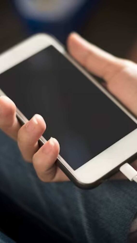 ফুল নয়, মোবাইল কত শতাংশ চার্জ করা উচিত ?