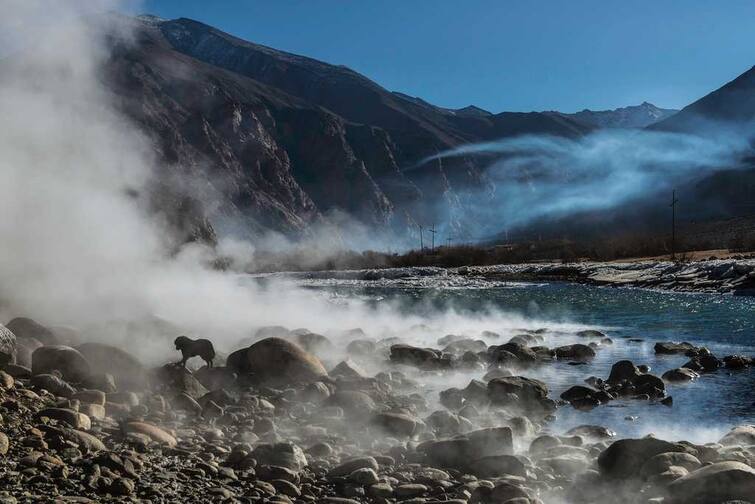 What is the secret of India's hot springs, know the truth about Indias hot springs Hot Water Spring Of India:એવા રહસ્યમય ગરમ પાણીના ઝરણા,જેનું પાણી શિયાળાની  ઠંડીમાં પણ નથી થતું  ઠંડું, જાણો ગરમ કુંડનું  રહસ્ય