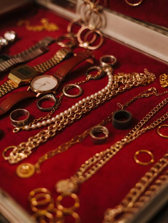 यहां सगाई के बाद सोने के गहने नहीं पहन सकती दुल्हन, जानें वजह