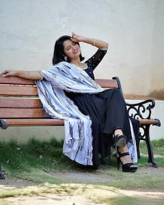 Priyanka Jain Photos: ఆనందంలో జానకి అందం రెట్టింపైంది!