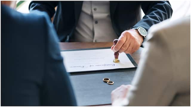 Court MARRIAGE: कोर्ट मैरिज करने वालों हो जाओ सावधान! शादी से पहले जान लो 'स्पेशल मैरिज एक्ट 1954' से जुड़े ये 10 नियम