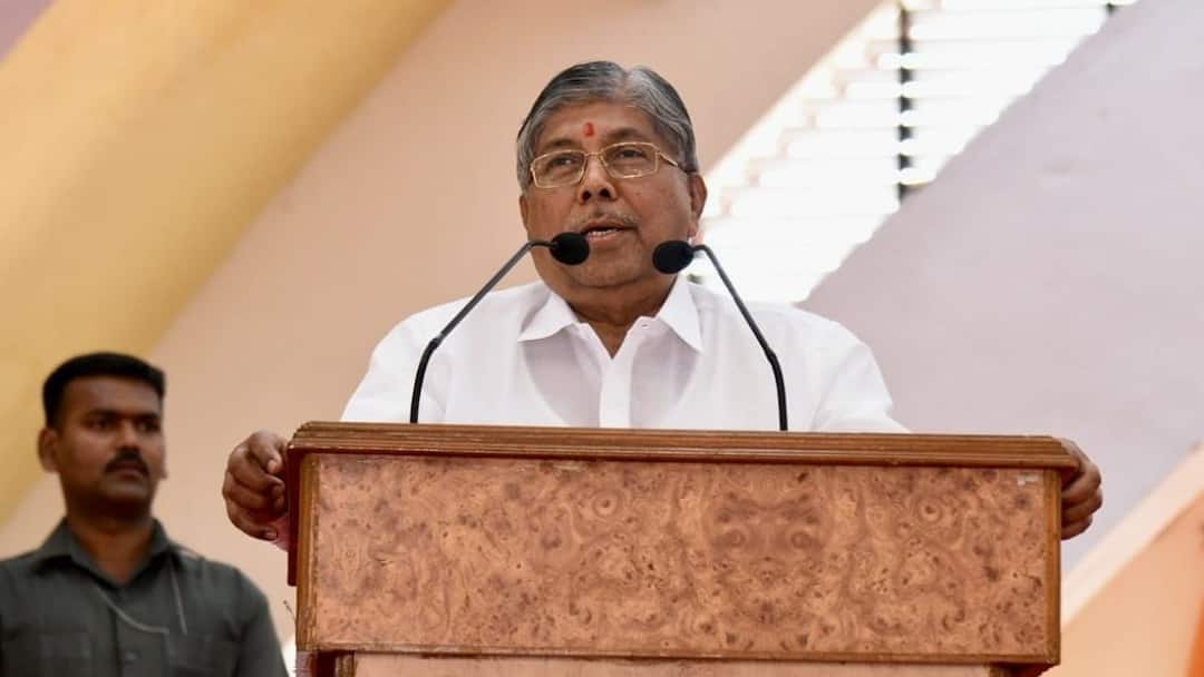 Chandrakant Patil Kothrud constituency is safe as Medha Kulkarni goes to Rajya Sabha pune kolhapur bjp abpp Chandrakant Patil : मेधा कुलकर्णींचा मार्ग मोकळा झाल्याने चंद्रकांतदादांचा मुक्काम कोल्हापूर सोडून पुण्यातच राहणार?