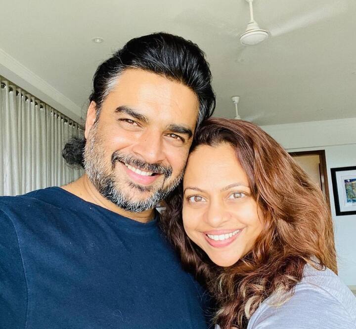 हैंडसम हंक आर माधवन ने भी एक आम लड़की से शादी रचाई है. उन्होंने साल 1999 में एयरहोस्टेस सरिता बिरजे संग सात फेरे लिए थे.