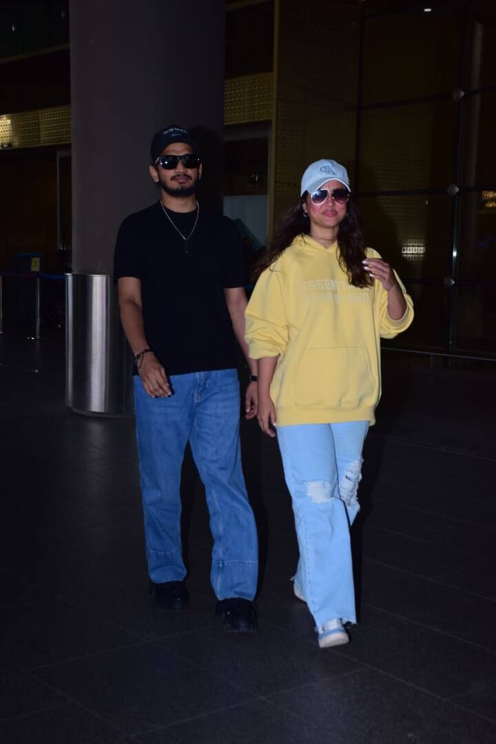 Munawar, who is the winner of recently concluded ‘Bigg Boss 17’ also took to Instagram Stories and posted a mirror selfie with his co-star Hina.