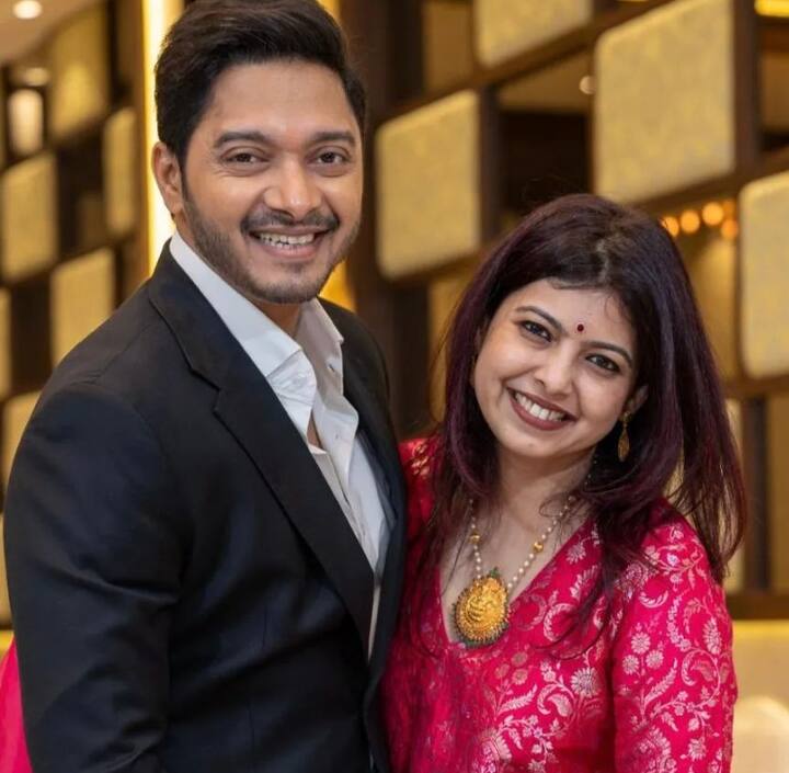 श्रेयस तलपड़े का भी दिल किसी बॉलीवुड एक्ट्रेस पर नहीं बल्कि एक आम लड़की पर आया था. उन्होंने अपने कॉलेज के प्यार दीप्ति तलपड़े संग साल 2004 में शादी रचाई थी, जो पेशे से एक साइकेट्रिस्ट हैं.