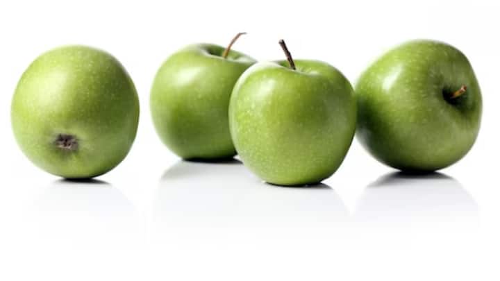 পাশাপাশি আপেলের অ্যান্টিঅক্সিডেন্ট ক্রনিক রোগের ঝুঁকি কমায়। ক্রনিক রোগের তালিকায় রয়েছে হার্টের রোগ, ডায়াবেটিস, লিভারের রোগ।(ছবি সৌজন্য - ফ্রিপিক)