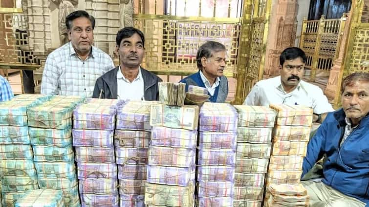 Mewar Krishna Dham Sawariya Seth crore rupees gold and silver Donation ann Sanwariya Seth Mandir: सांवलिया सेठ के खजाने में इस महीने भी आए करोड़ों रुपये, भक्तों ने चढ़ाए कई किलो सोने और चांदी के जेवर