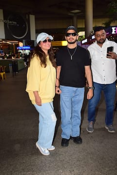 Munawar Faruqui, Hina Khan Spotted At Mumbai Airport As They Return From Kolkata