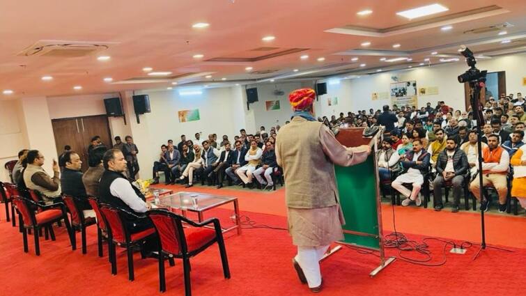 PM Modi Rewari Rally Gurugram AIIMS Foundation Stone Rao Inderjit Singh BJP Meeting in Haryana ANN Rewari Rally: पीएम मोदी की रेवाड़ी रैली के लिए बीजेपी ने कसी कमर, राव इंद्रजीत सिंह ने ली अहम बैठक