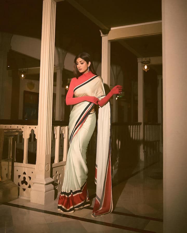 या कार्यक्रमात अरुण गोविल, सुनील लाहिरी, दीपिका चिखलिया, अमिताभ बच्चन, रजनीकांत, अभिषेक बच्चन, रणबीर कपूर, आलिया भट्ट, विक्की कौशल, कतरिना कैफ, अनुपम खेर, विवेक ओबेरॉय, हेमा मालिनी, रोहित शेट्टी, माधुरी दीक्षित, राजकुमार हिरे, राजकुमार हिरे यांचा समावेश होता. (pc:theshilpashetty/ig)