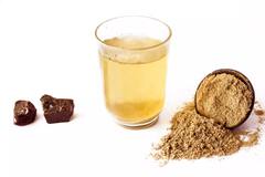 Health Benefits: સવારે ખાલી પેટ આ પાણીનું સેવન હાર્ટ અટેક સહિત આ બીમારીનું ઘટાડે છે જોખમ