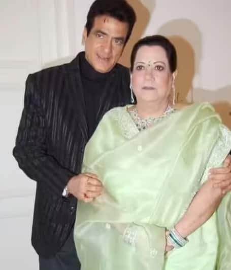 बॉलीवुड के दिग्गज कलाकार जितेंद्र ने भी एक आम लड़की  शोभा कपूर से शादी की थी.