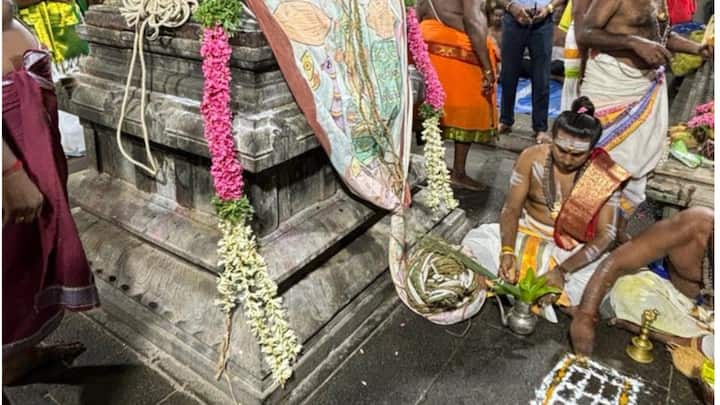 A significant number of devotees also took a cleansing dip in the sea and sought blessings from the Lord during the flag-raising ceremony. (Credit: ABP Nadu)