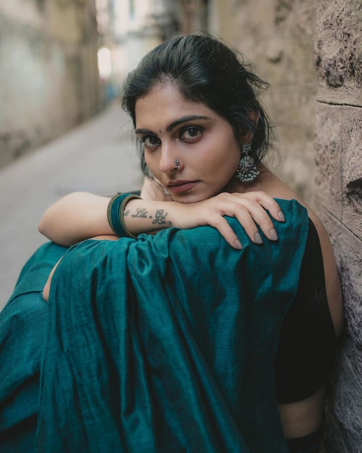 కానీ దీనిపై ఇంతవరక మౌనిక స్పందించకపోవడం గమనార్హం. ఓ వైపు విడాకులపై జోరుగా ప్రచారం జరుగుతుంటే తను మాత్రం తనకేం పట్టనట్టుగా వ్యవహరిస్తుంది. సైలెంట్గా తన పని తాను చేసుకుంది.