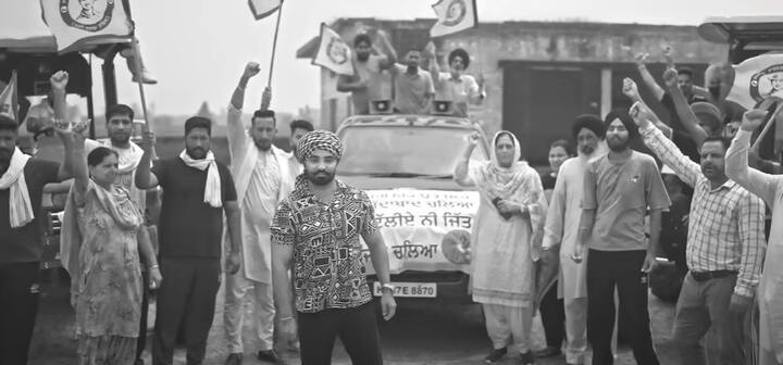 ਦਰਅਸਲ, ਪੰਜਾਬੀ ਗਾਇਕ ਰੇਸ਼ਮ ਅਨਮੋਲ ਵੱਲੋਂ ਇਸ ਗੀਤ ਰਾਹੀਂ ਕਿਸਾਨਾਂ ਦੇ ਹੱਕ ਵਿੱਚ ਆਵਾਜ਼ ਬੁਲੰਦ ਕੀਤੀ ਗਈ ਹੈ। ਇਸ ਗੀਤ ਦੇ ਬੋਲਾਂ ਨੂੰ ਸੁਣ ਜਿੱਥੇ ਕਿਸਾਨਾ ਦਾ ਉਤਸ਼ਾਹ ਵੱਧ ਰਿਹਾ ਹੈ, ਉੱਥੇ ਹੀ ਕਈ ਪ੍ਰਸ਼ੰਸਕ ਕਲਾਕਾਰ ਦੇ ਇਸ ਸਮਰਥਨ ਵਿੱਚ ਆਵਾਜ਼ ਚੁੱਕਣ ਤੇ ਖੁਸ਼ੀ ਜ਼ਾਹਿਰ ਕਰ ਰਹੇ ਹਨ।