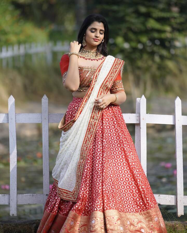 యాంకర్ శ్యామల లేటెస్ట్ ఫోటోలు(Images Source : Instagram/syamalaofficial)