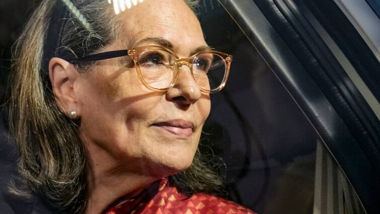 आते रहे उतार-चढ़ाव, फिर भी 25 साल से लोकसभा पहुंचती रहीं लगातार, अब सोनिया गांधी करेंगी राज्यसभा से नए चैप्टर की शुरुआत amid congress ups and downs Sonia Gandhi continuously elected in Lok Sabha for 25 years now she will start new journey from Rajya Sabha आते रहे उतार-चढ़ाव, फिर भी 25 साल से लोकसभा पहुंचती रहीं लगातार, अब सोनिया गांधी करेंगी राज्यसभा से नए चैप्टर की शुरुआत