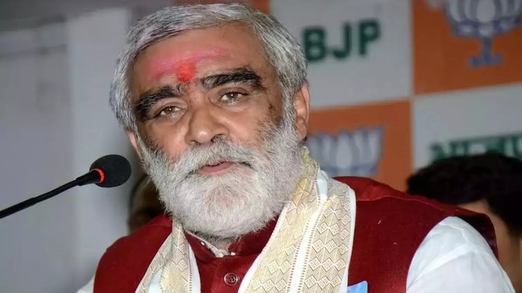 BJP leader Ashwini Kumar Choubey answered question of RJD leader Tejashwi Yadav ann BJP Reaction: गारंटी वाले तेजस्वी के सवाल पर अश्विनी चौबे बिफरे, कहा- 'राजनीति में कोई किसी को...'