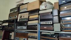 IN Pics: 'रेडियो के जादूगर', 70 साल से ज्यादा पुराने 250 रेडियो का संग्रह है इनके पास, देखें तस्वीरें