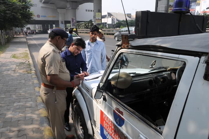 अब ट्रैफिक पुलिस से ज्यादा रेड लाइट पर लगे कैमरों से ज्यादा चालान होते हैं. अगर आप फर्राटा भरते हुए जा रहे हैं तो आपसे पहले चालान घर पहुंच जाता है.