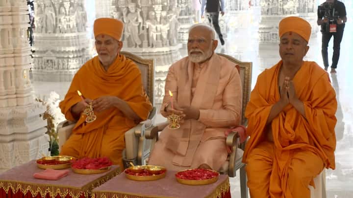 PM Modi in UAE PM Modi Inaugurates BAPS Temple First Hindu Stone Temple In Abu Dhabi Narendra Modi PM Modi Inaugurates BAPS Hindu Temple In Abu Dhabi, Inscribes 'Vasudhaiva Kutumbakam' On Stone. WATCH
