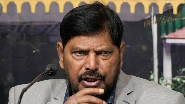 Ramdas Athawale Attack on Congress After Ashok Chavan Joins BJP In Maharashtra Maharashtra Politics: 'अंधेरे में रहकर कोई फायदा नहीं...' अशोक चव्हाण के BJP में शामिल होने के बाद रामदास अठावले का कांग्रेस पर तंज