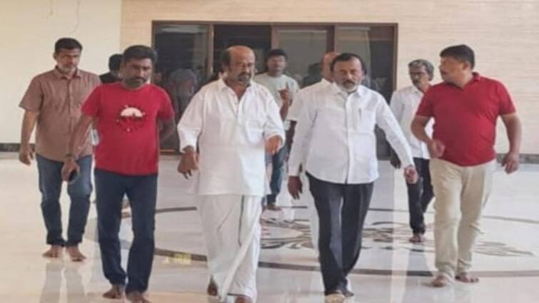 Rajinikanth condoles Duraisamy's death saidai duraisamy son வெற்றி துரைசாமி மறைவு: சைதை துரைசாமி குடும்பத்துக்கு ரஜினிகாந்த் நேரில் ஆறுதல்