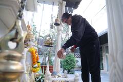 अमिताभ बच्चन के घर जलसा में है राम दरबार, सोने-हीरों से लदी हैं भगवान की मूर्तियां, देखें  INSIDE तस्वीरें