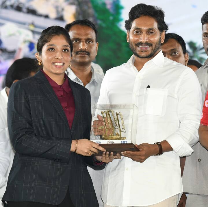 కబడ్డీ పురుషుల ఫైనల్ పోటీలు ఏయూ గ్రౌండ్స్లో జరిగాయి. ఈ పోటీల్లో బాపట్ల జట్టు విజయం సాధించింది.
