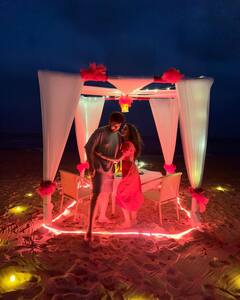 रेत, रोशनी और गुलाब.... समंदर किनारे करण- तेजस्वी ने सेलिब्रेट किया रोमांटिक वैलेंटाइन, तस्वीरों ने इंटरनेट पर लगाई आग