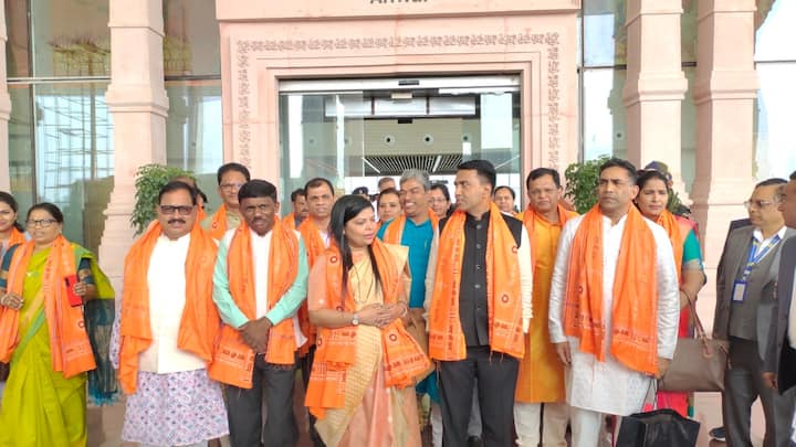 CM Pramod Sawant along with Goa cabinet offered prayer to ramlalla in Ayodhya ANN Ram Mandir News: अयोध्या पहुंचे CM प्रमोद सावंत का एलान, गोवा के लोगों को रामलला का मुफ्त दर्शन कराएगी सरकार