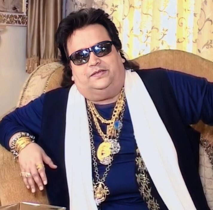 वैसे उन्हें अमेरिकी पॉपस्टार एलविस प्रेसले को देखकर गोल्ड पहनने का चस्का चढ़ा था और फिर सोने के लिए उनकी दीवानगी बढ़ती चली गई.