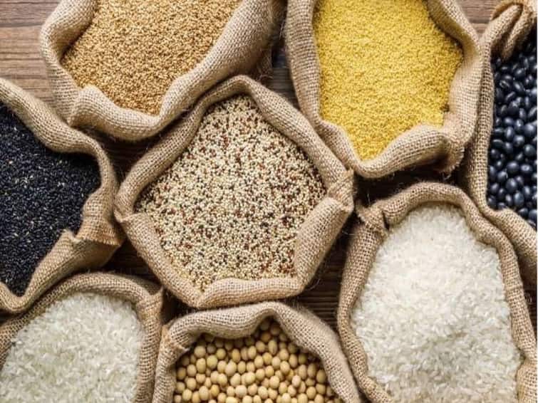 Maharashtra marathi News Food and Civil Supplies Department informed about cheap food grains taken 1 lakh employees in the state Maharashtra : राज्यातील 1 लाखावर कर्मचाऱ्यांकडून गरिबांना मिळणाऱ्या स्वस्त धान्याची उचल, अन्न व नागरी पुरवठा विभागाकडून माहिती समोर