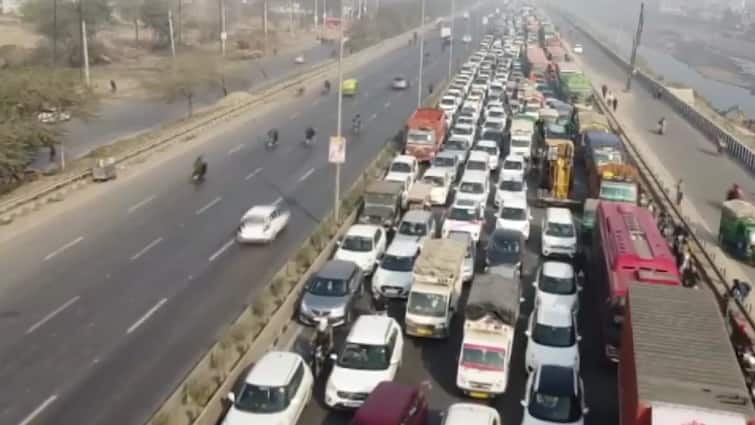 Farmers' Protest In Borders Traffic Entering Delhi Crawls On GT Karnal Road Traffic Slows To A Crawl At GT Karnal Road Amid Curbs For Farmers' Protest — WATCH