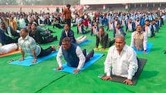 Surya Namaskar: कोटा में स्टूडेंट्स और प्रशासन ने किया एक साथ सूर्य नमस्कार, देखें तस्वीरें