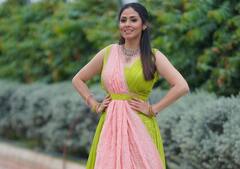 Actress Sadha : பச்சை நிறமே பச்சை நிறமே... கிளி போல ஜொலிக்கும் சதாவின் லேட்டஸ்ட் கிளிக்ஸ்!