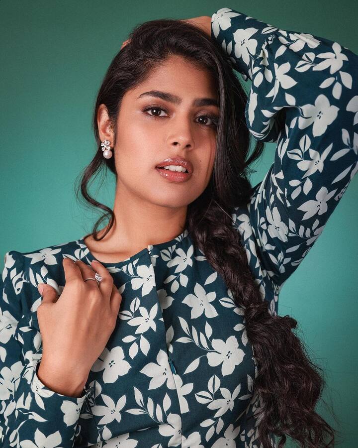 ‘జాతిరత్నాలు’తో టాలీవుడ్ ఎంట్రీ ఇచ్చిన ఫరియా తొలి సినిమాతోనే ఫాలోయింగ్ పెంచుకుంది.